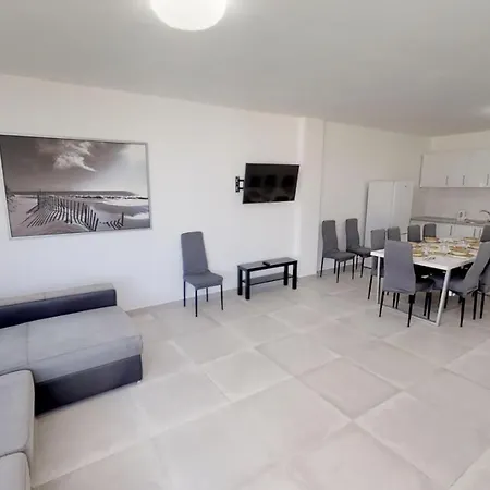Vivienda Vacacional Las Buganvillas - Espaciosa En Zona Comoda Y Tranquila Villa *